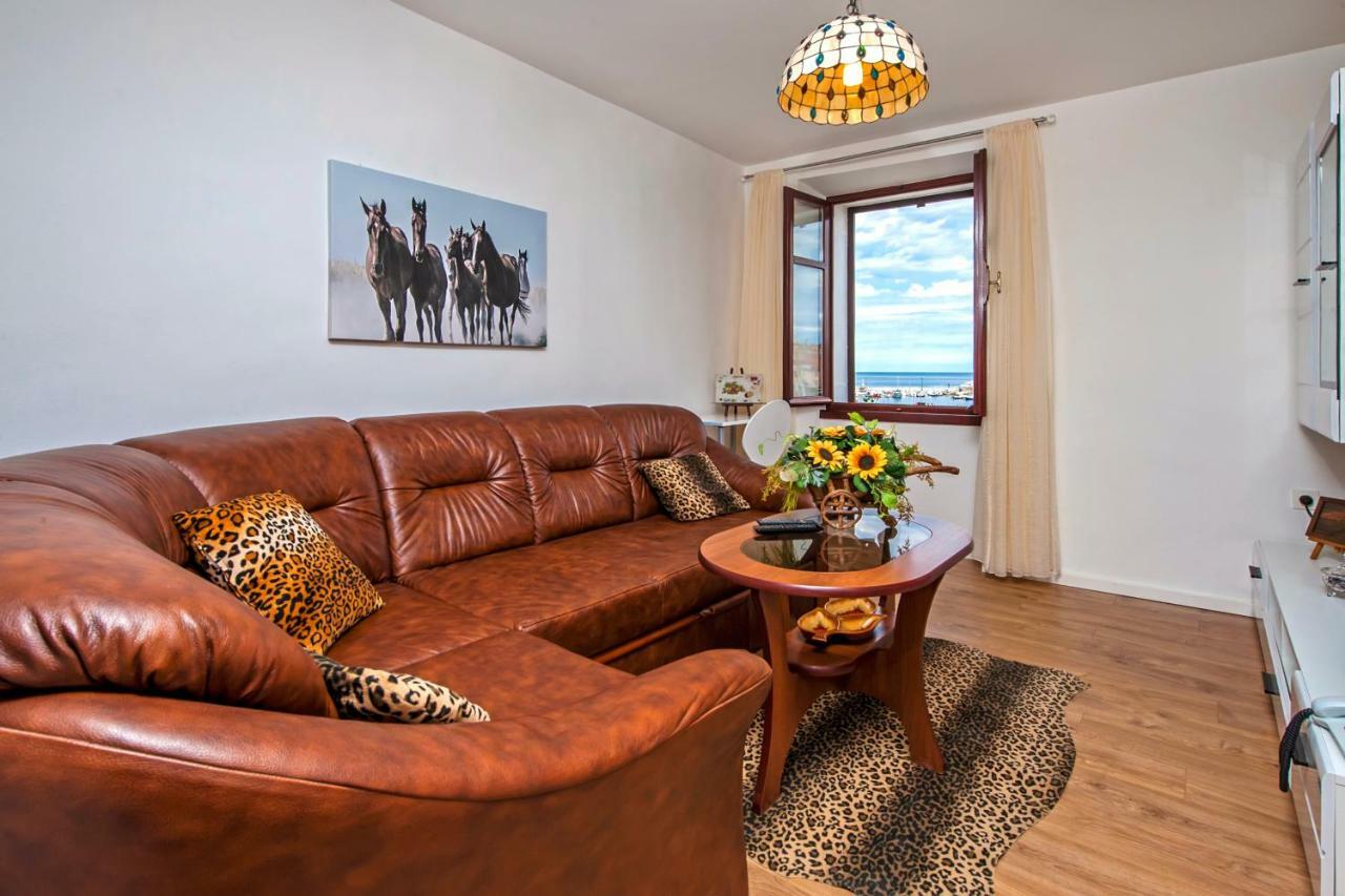 Appartamento Vista Mare - Sea View Rovigno Esterno foto