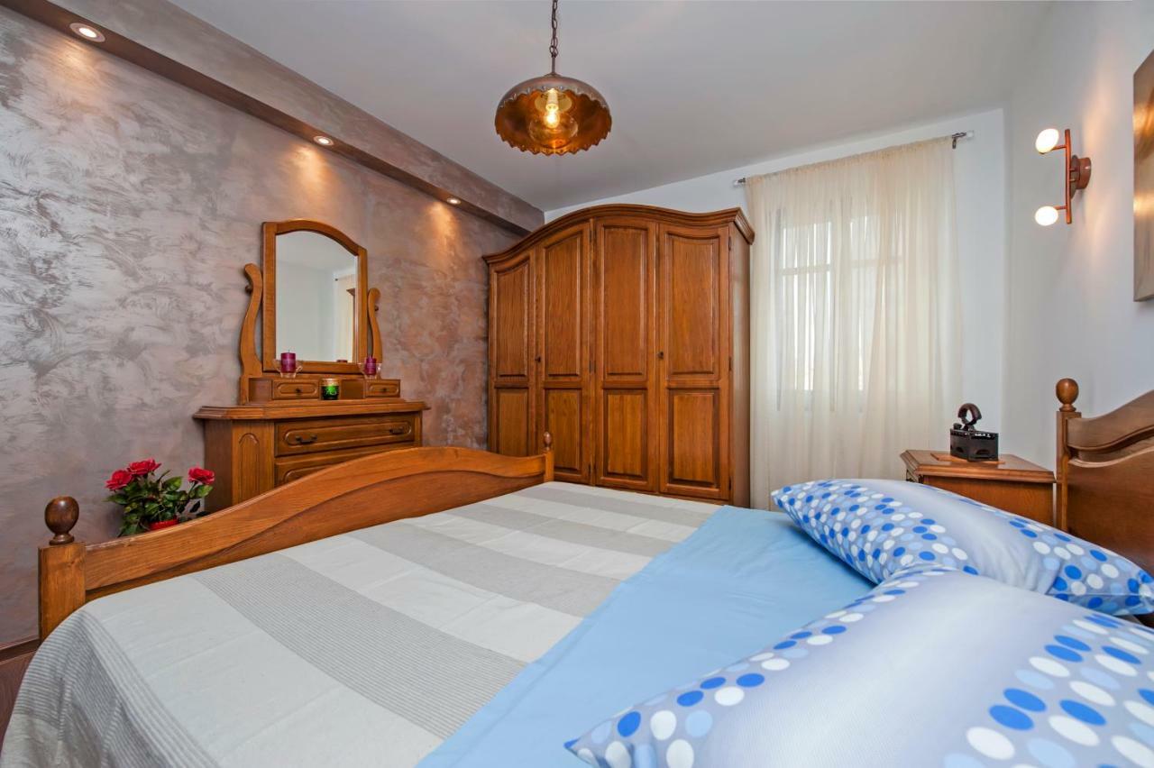 Appartamento Vista Mare - Sea View Rovigno Esterno foto